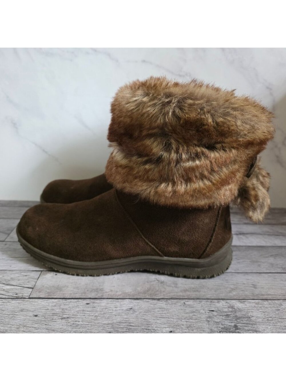 Minnetonka Womens Brown Faux Fur-Lined Ankle Boots Size 9M Leather Upper Rubber